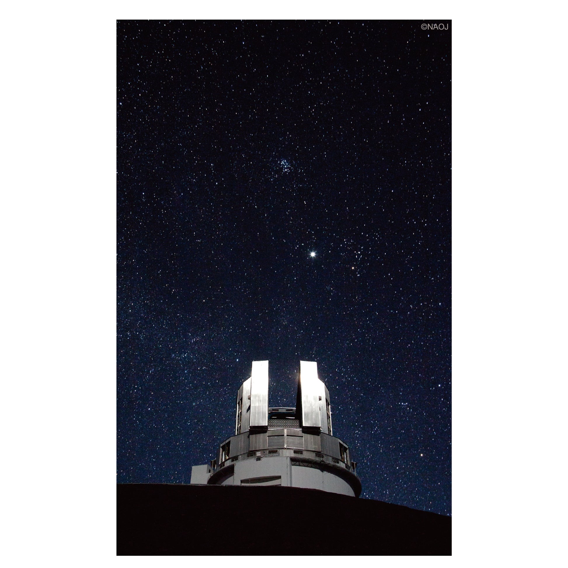 国立天文台  今週の一枚  ポストカード 散開星団「すばる」と木星が優しく見守るマウナケアの静夜 00